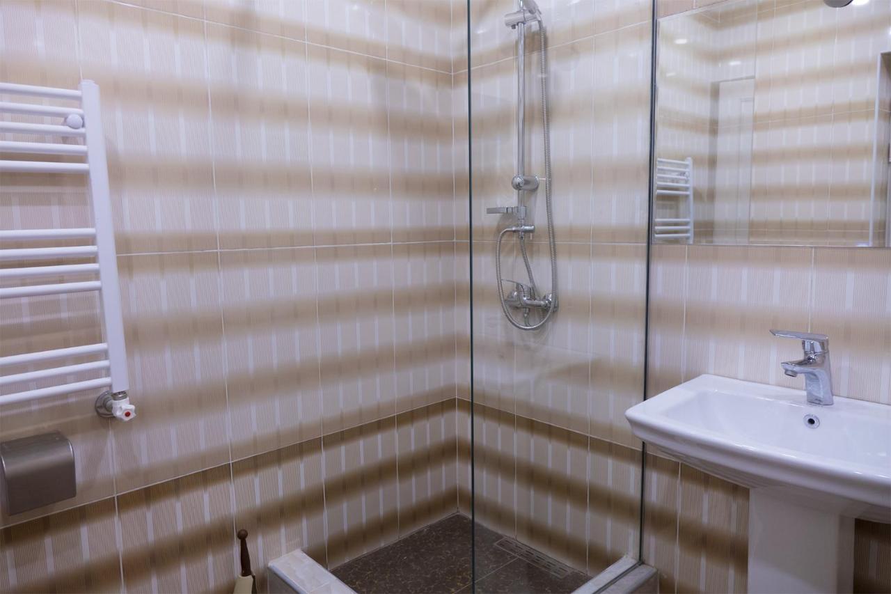 Midcity Hostel Ереван Экстерьер фото
