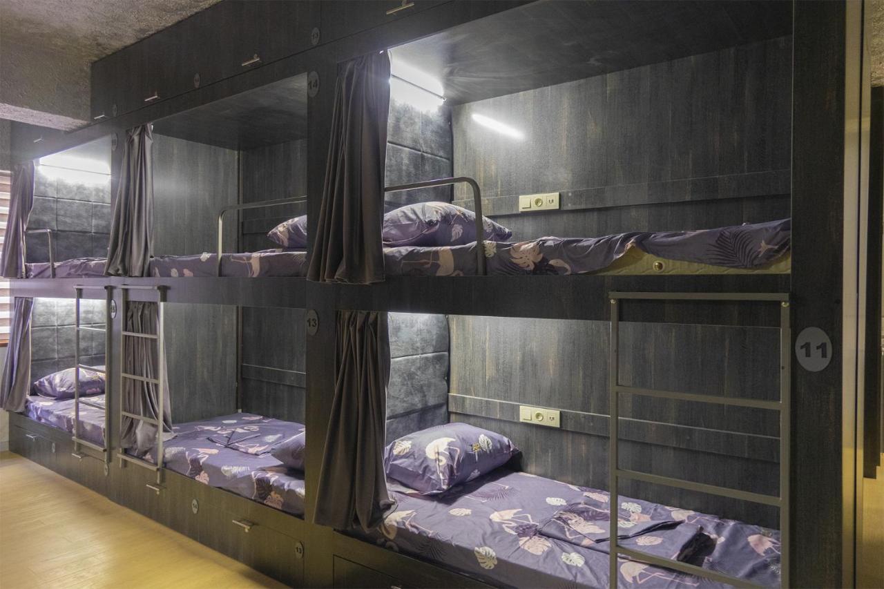 Midcity Hostel Ереван Экстерьер фото