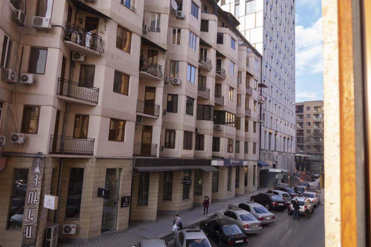 Midcity Hostel Ереван Экстерьер фото