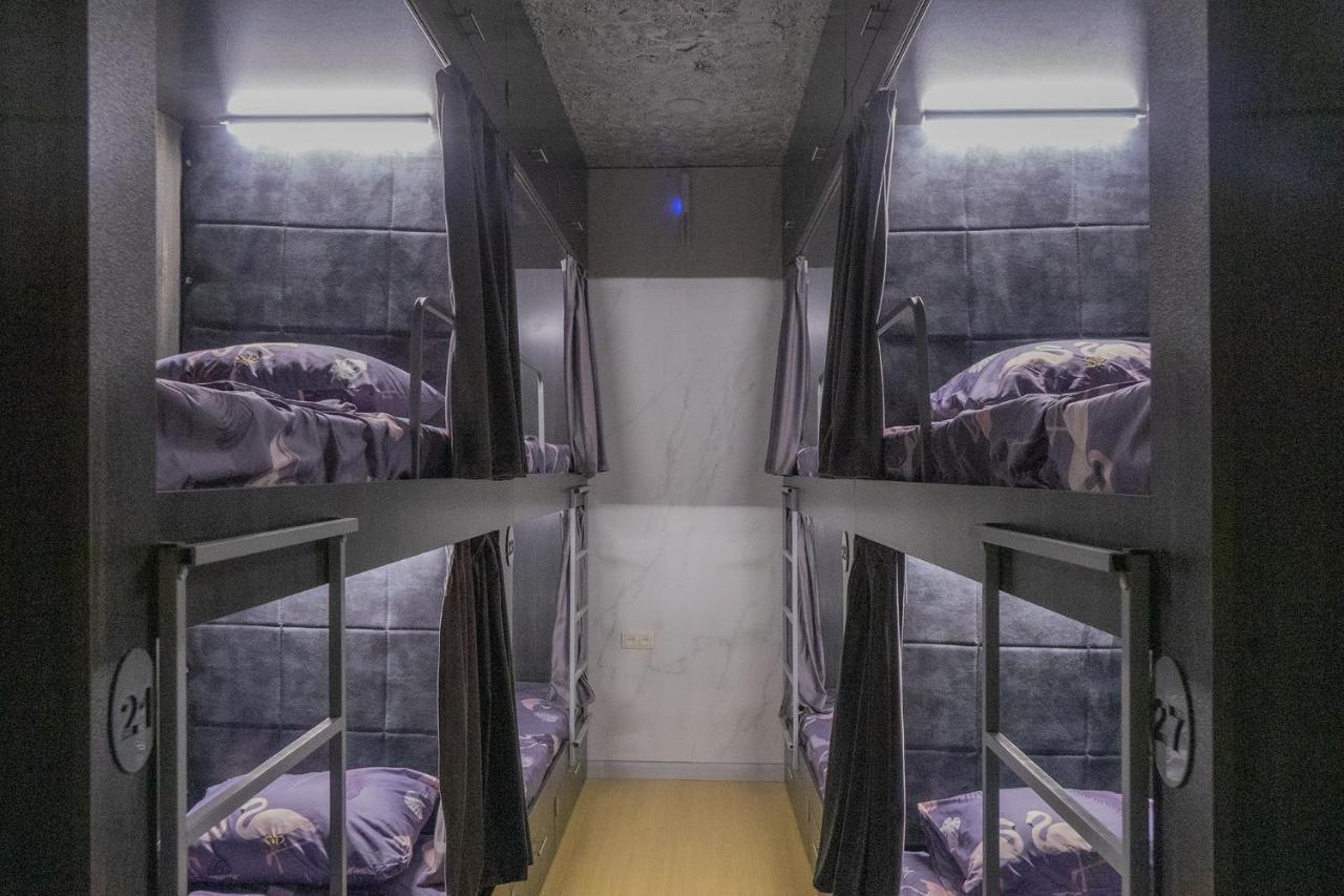 Midcity Hostel Ереван Экстерьер фото
