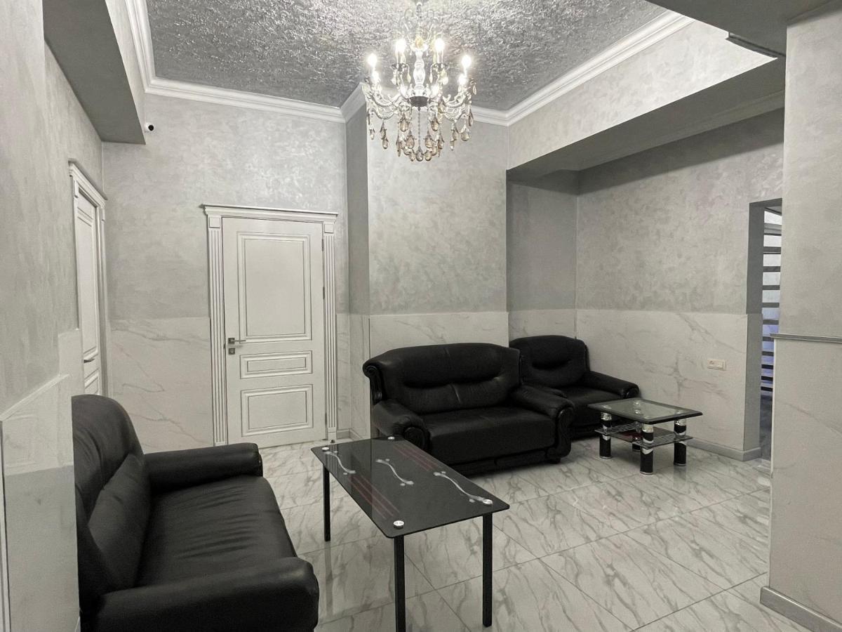 Midcity Hostel Ереван Экстерьер фото